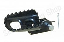 Подножка водителя правая Fighter125 в сборе (палец, пружина)