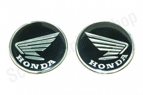 Наклейка   шильдик   Honda  6х6см, черная пара фото фотография изображение картинка